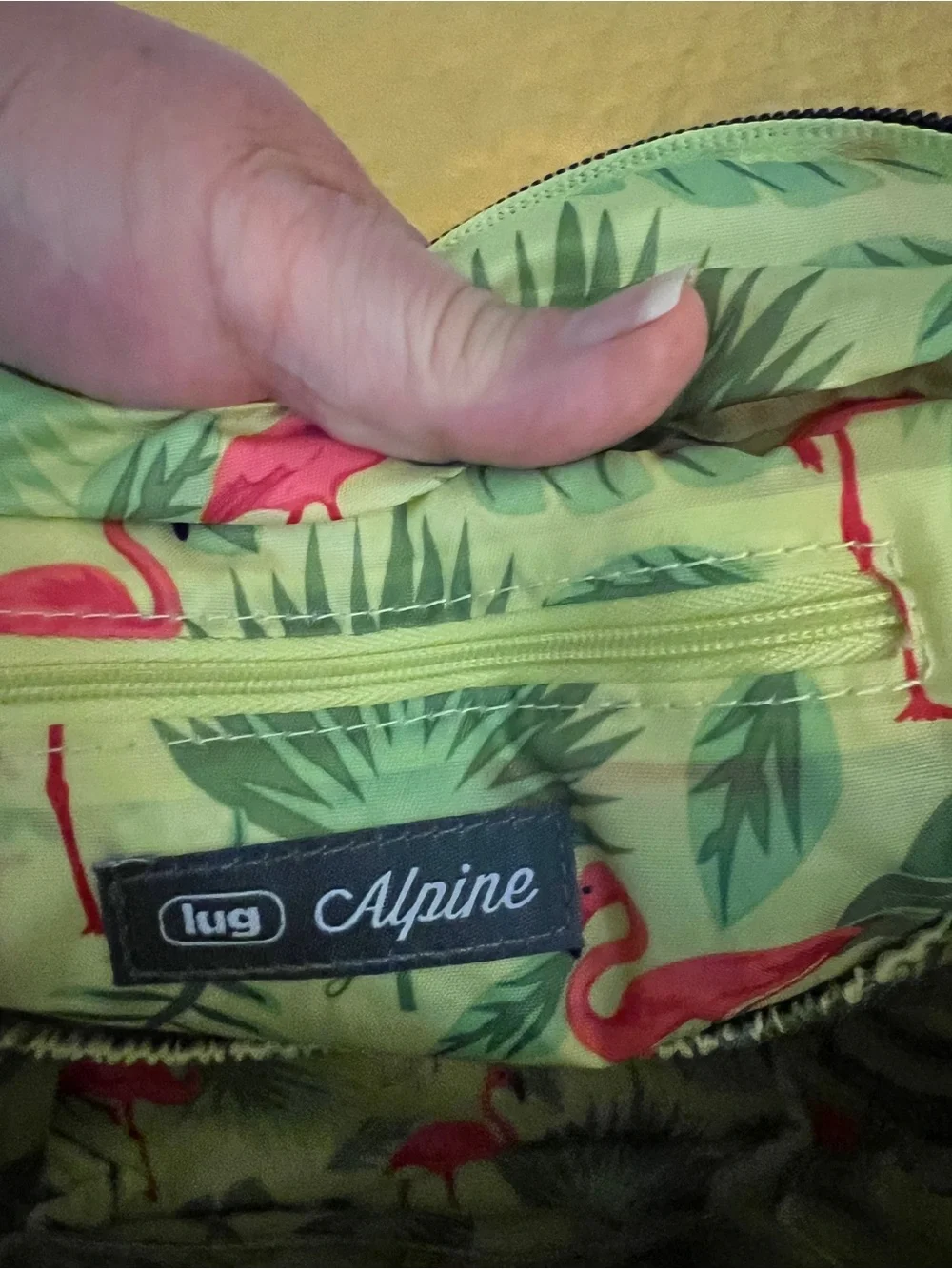 Lug medium Crossbody Alpine Margarita ice pop